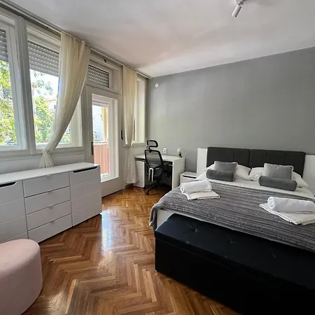 Large 3br Family In The Center And 5bd ספליט