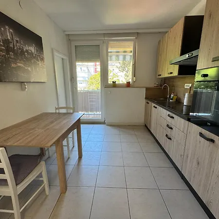 Large 3br Family In The Center And 5bd דירה ספליט