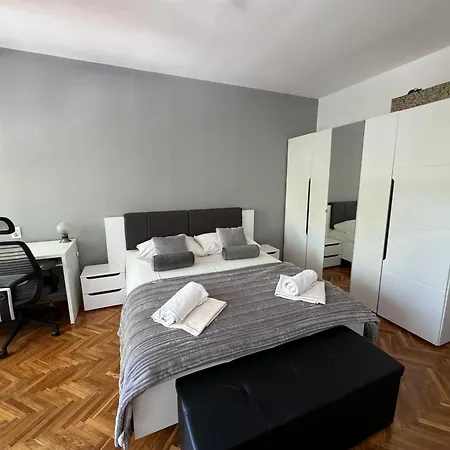 Large 3br Family In The Center And 5bd דירה ספליט